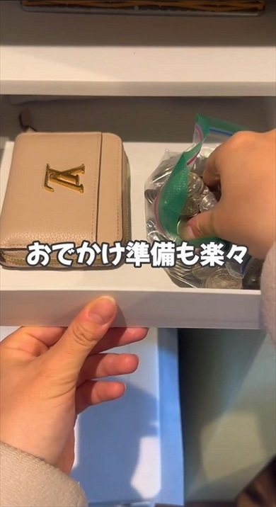 帰宅後のかばんポイッがなくなるクローゼット収納術