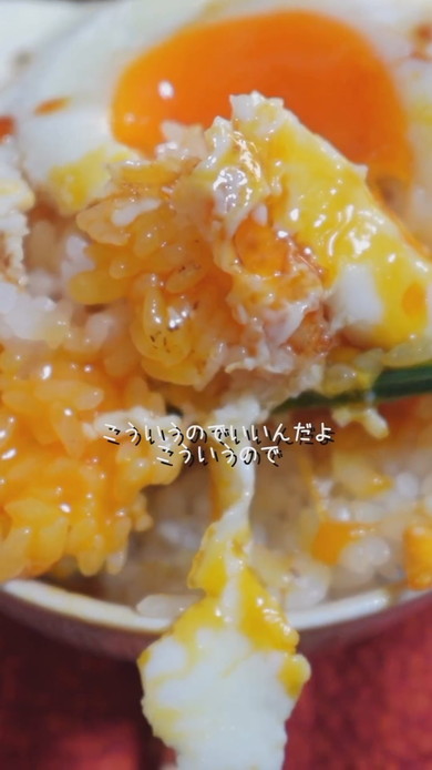 理想の朝ごはんを作って食べる女優のこぴさんの様子