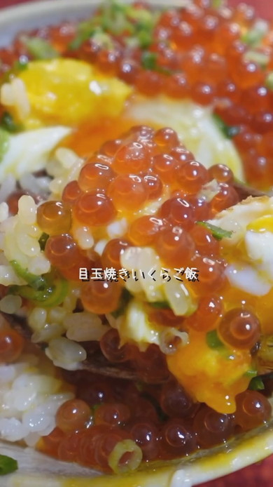 理想の朝ごはんを作って食べる女優のこぴさんの様子