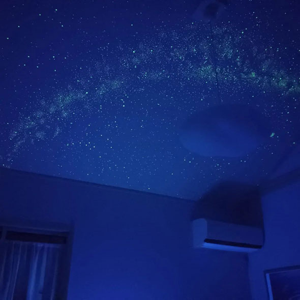子ども部屋の昼と夜