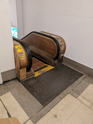 メイシーズのエスカレーター