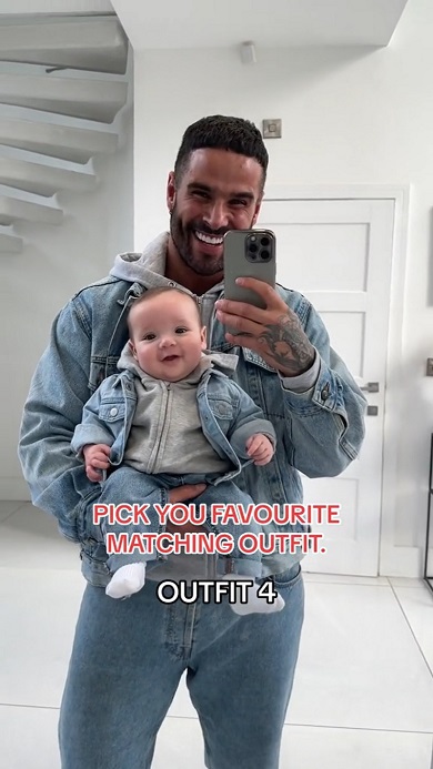 パパとおそろいのコーディネートでニコニコ笑顔な赤ちゃん