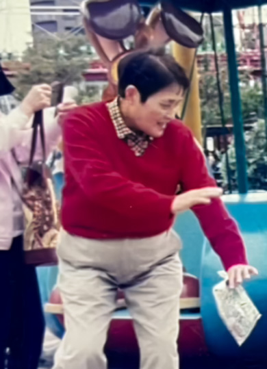 おばあちゃん 孫 20年後 同じポーズ 再現 写真 撮影 昔と今