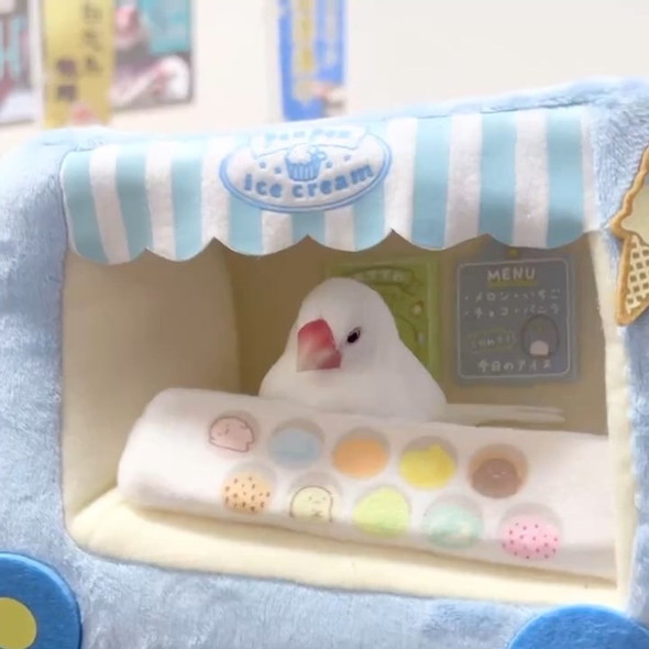 うつむくインコ