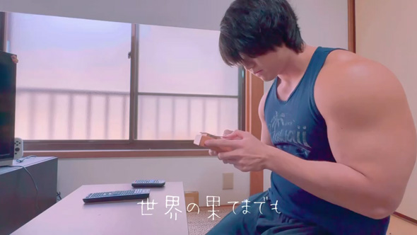 青木マッチョ 芸人 腕の太さ 筋肉 カリンバ アラジン A Whole New World 演奏