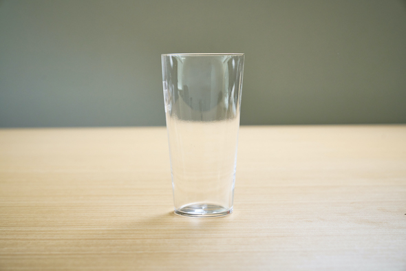 黒ラベルを引き立てるザ・パーフェクト3WAYグラス右から