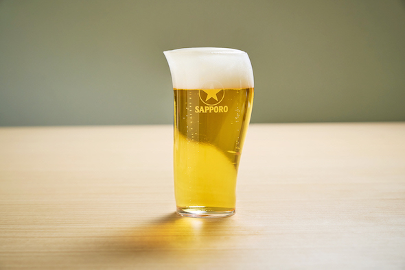 ビールを注いだ黒ラベルを引き立てるザ・パーフェクト3WAYグラス