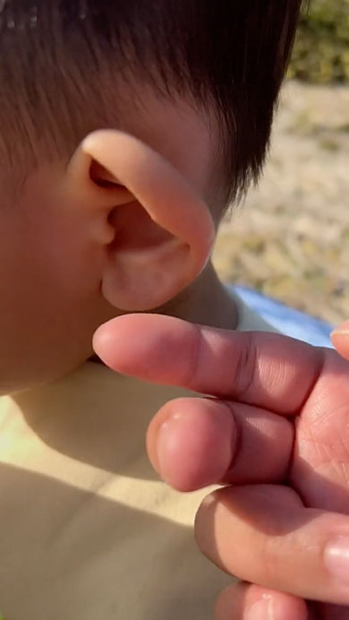 赤ちゃんのほっぺをスロー撮影してみた