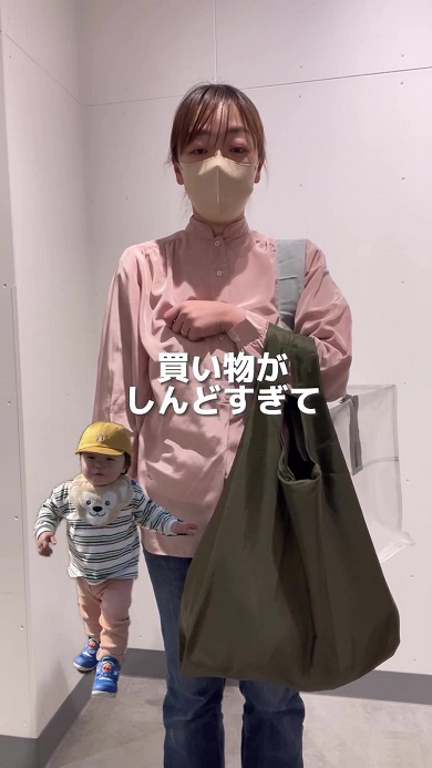 子どもを連れて買い物をする際の負担を減らすため3COINSのワンショルエコバッグを導入