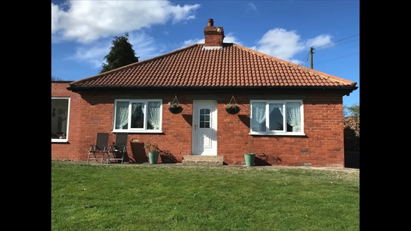 高圧洗浄＆サンドブラストでれんが造りの家を洗浄するビフォーアフター