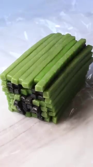 クッキー生地を重ねた画像