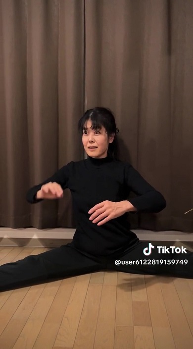 光GENJIに憧れていた50代主婦がロボットのように動くダンス