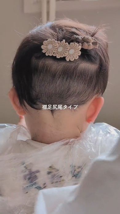 1歳の男の子をママがサマーカットに