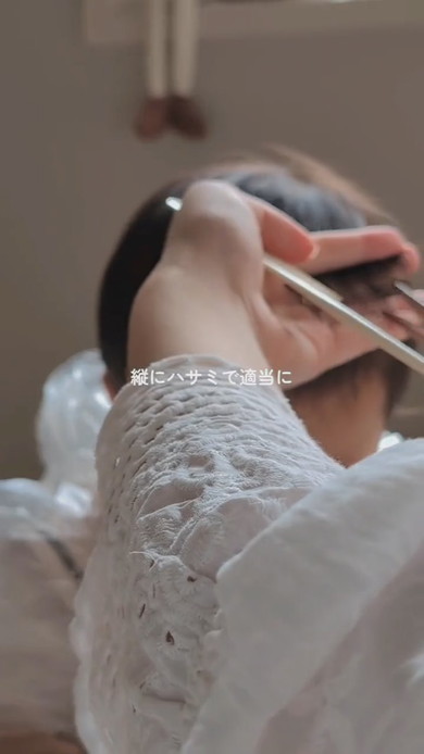 1歳の男の子をママがサマーカットに