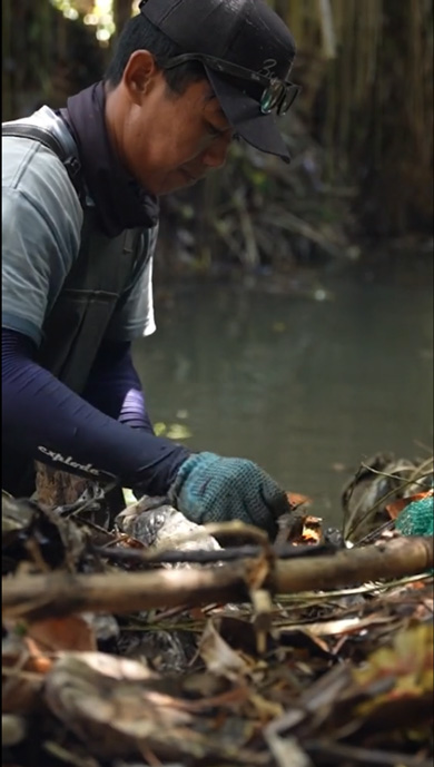 インドネシア 非営利団体 Sungai Watch 川 掃除 ゴミ 大量