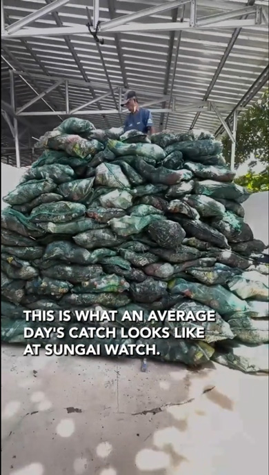 インドネシア 非営利団体 Sungai Watch 川 掃除 ゴミ 大量