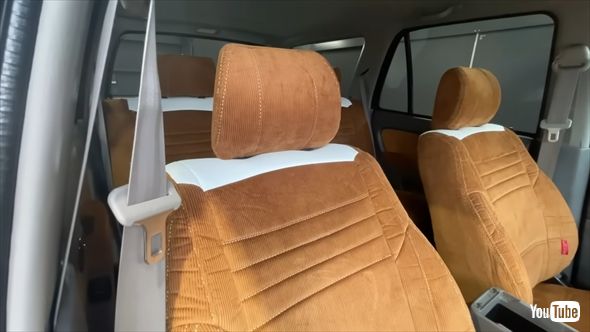 トヨタ「ハイラックスサーフ（185系）」の納車日を迎えた吉本新喜劇座長のすっちー