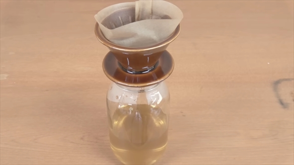 さびた鉄くぎを鉄媒染液として再利用するDIY