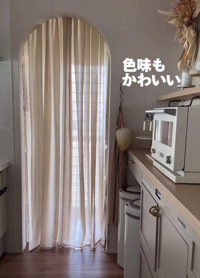 淡いベージュが周りに溶け込んでいます