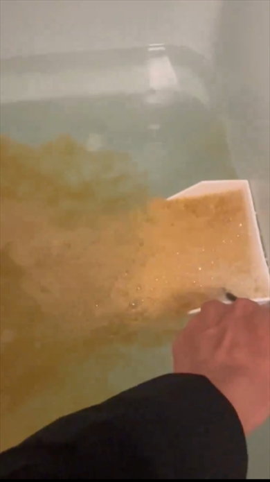 風呂の追いだき配管を掃除した映像