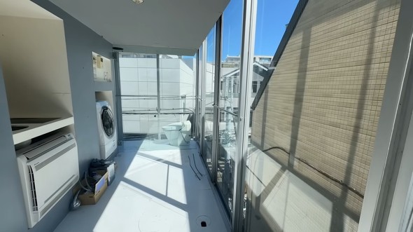 外から丸見え スケスケ 賃貸 物件 フルオープン 全面ガラス マンション