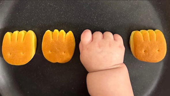 Eおててとパン3つ