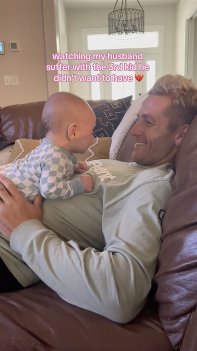 息子にデレデレなパパ