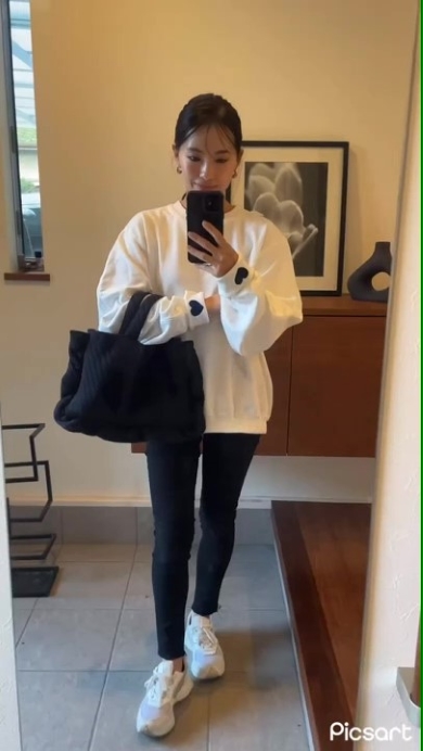 スウェットを着た女性