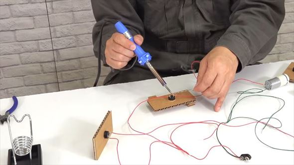 段ボールのドリンクバーと自販機