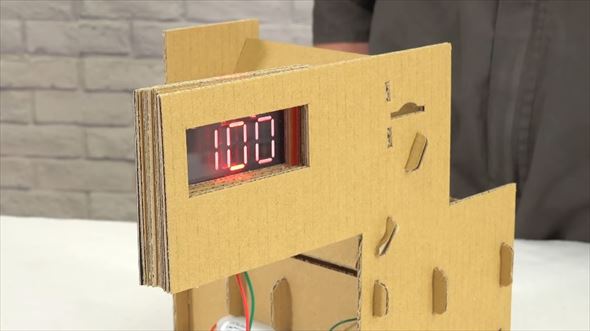 段ボールのドリンクバーと自販機