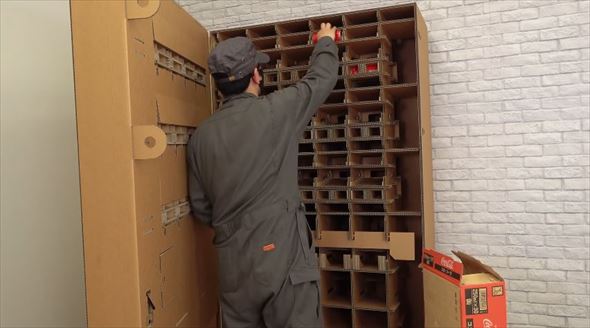 段ボールのドリンクバーと自販機