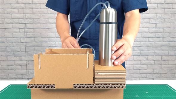 段ボールのドリンクバーと自販機