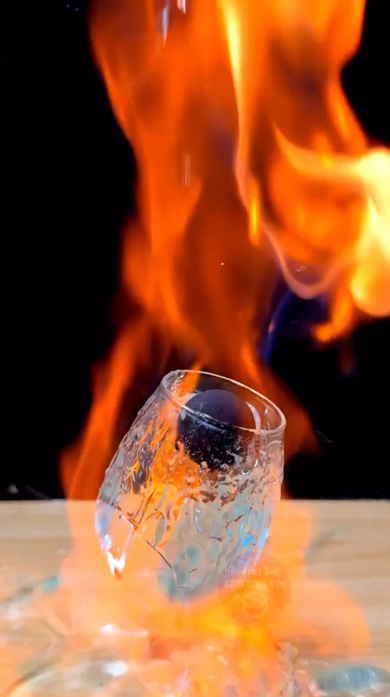 1000度の鉄球 サニタイザー 液 消毒液 グラス 実験