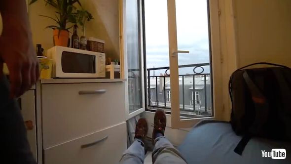 ベッドからエッフェル塔