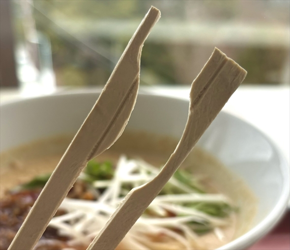 珍しいの割れ方をした割り箸