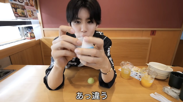 景品を開けるはじめしゃちょー