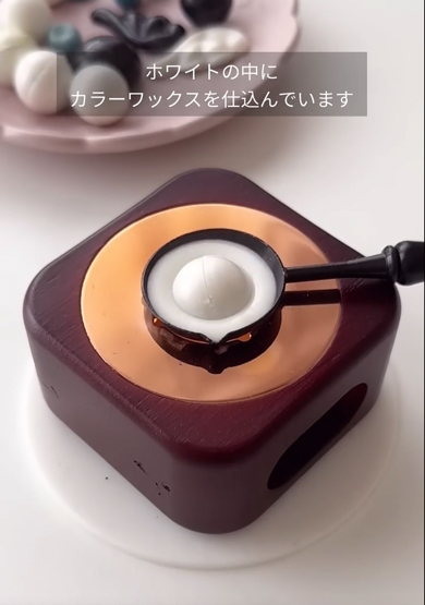 ホワイトカラーのオリジナルワックス玉でスタンプ