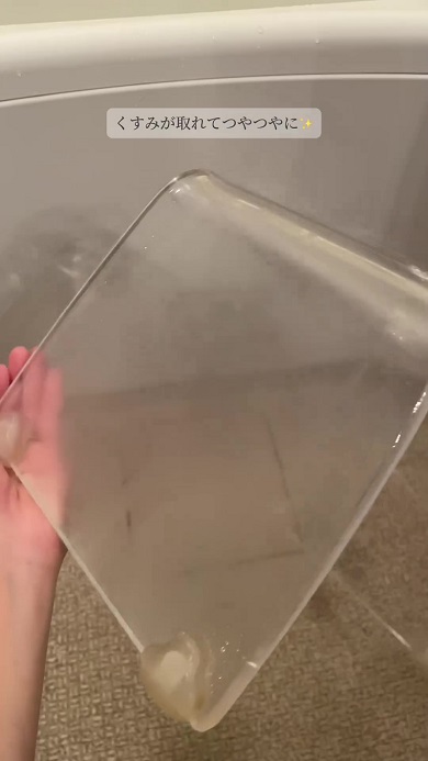 くすんでいる風呂場のいす