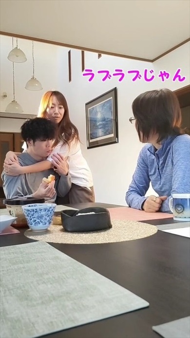 義母の前で夫とラブラブ