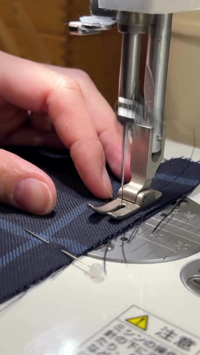 ミシンで縫う画像