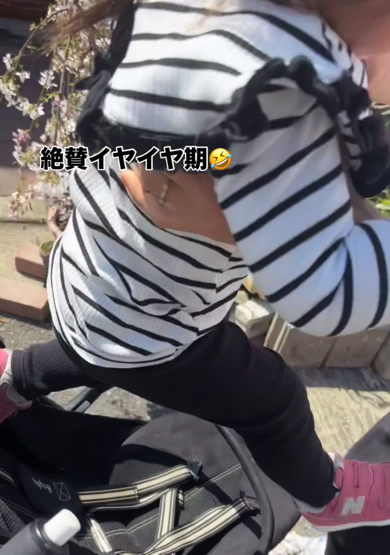 抵抗する女の子