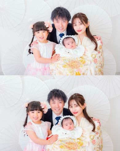 お宮参りで撮影した4歳のお姉ちゃんと第2子である赤ちゃんと両親の家族ショット