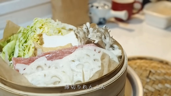 せいろを使った野菜と豚肉蒸し料理