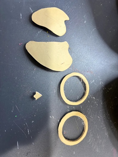 「おかあさんといっしょ」の人形劇「ファンターネ！」に登場するやころを再現するためひょうたんをくり抜く