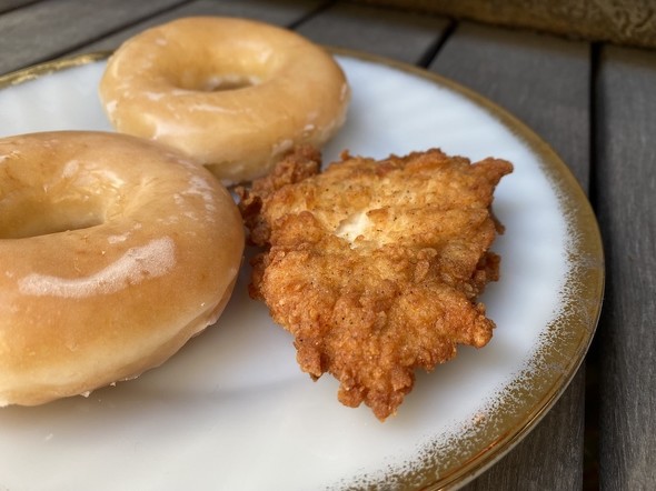 ドーナツとチキンが並ぶとはね
