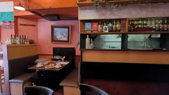 夫 購入 居抜き 店舗 妻 改装 DIY 掃除 物件 内装 インドカレー店