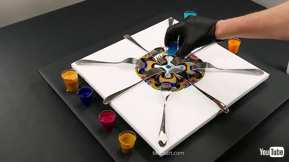 塗料を流し込む