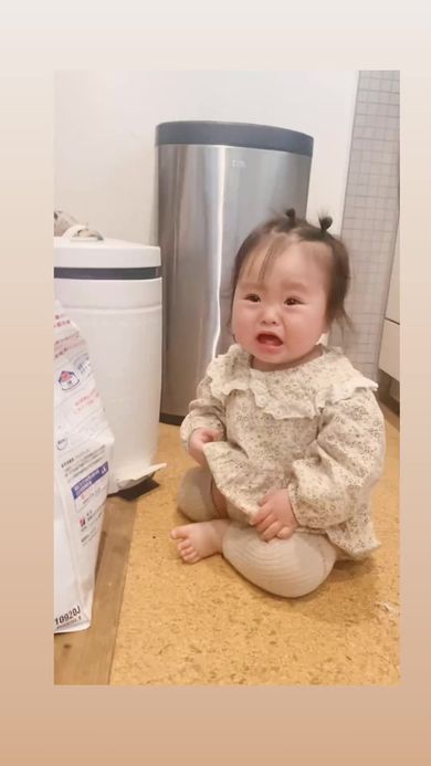 お姉ちゃんがイタズラ対策として用意した鬼の面にびっくして泣き出してしまう赤ちゃん