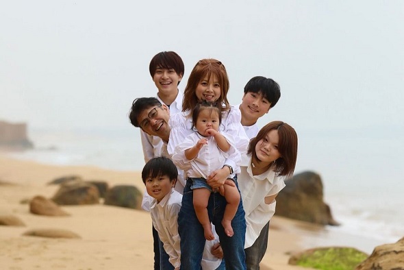 7人そろった家族ショット