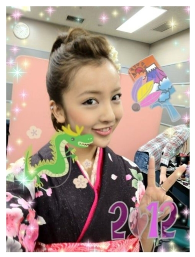 板野友美